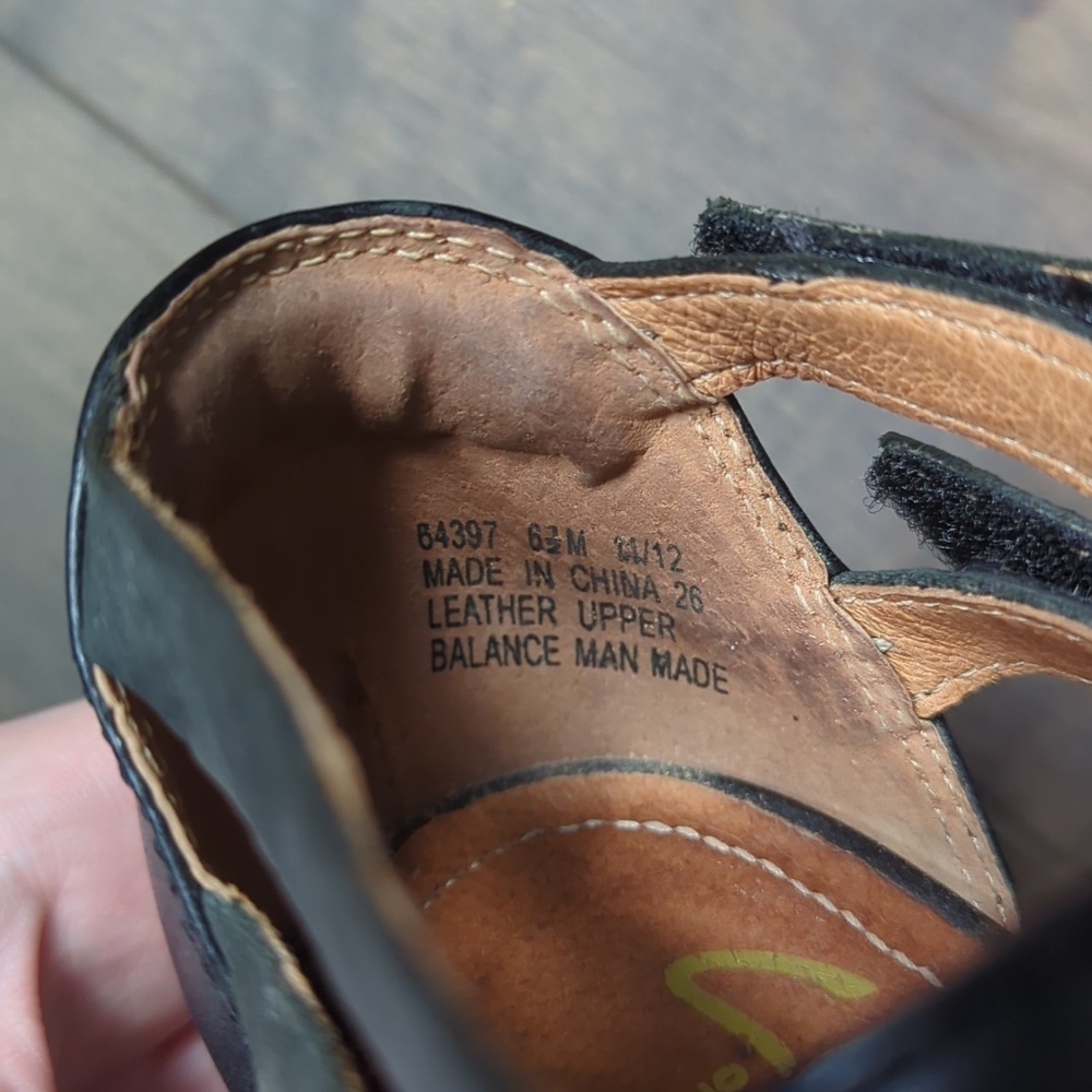 Clark's Size 6.5 Black Leather Sandals - Picture 7 of 11